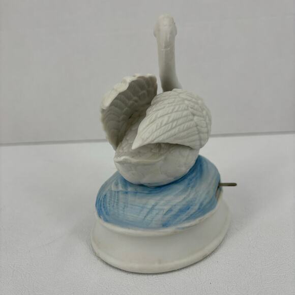 Vintage Gorham Bisque Porcelain Swan Figurine Figure Japan Musical Wind-Up - Picture 4 of 7